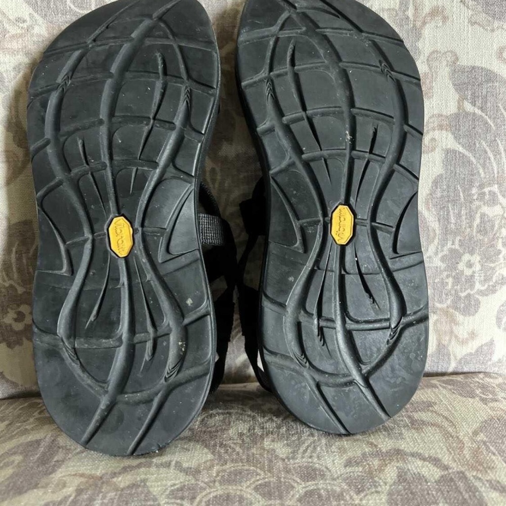 Women’s size 8.  Wore 3 times.  Just not a good fit for my feet. - Picture 2 of 3